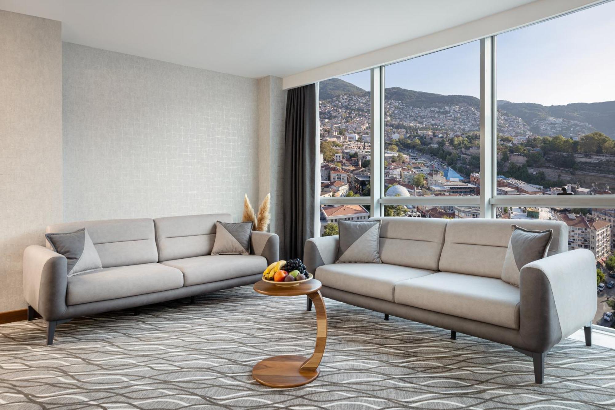 Lilium & Otel