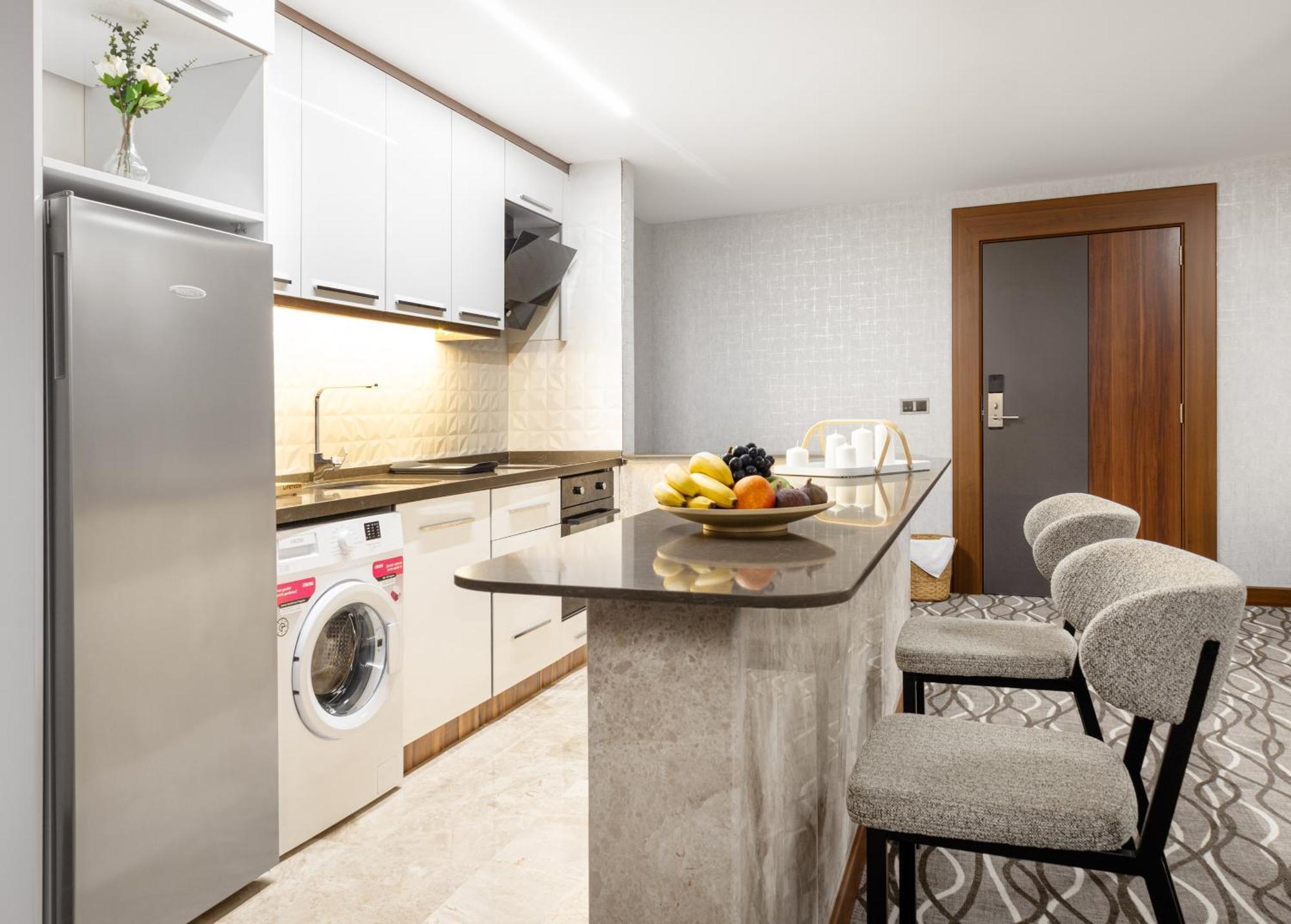 Lilium & Otel